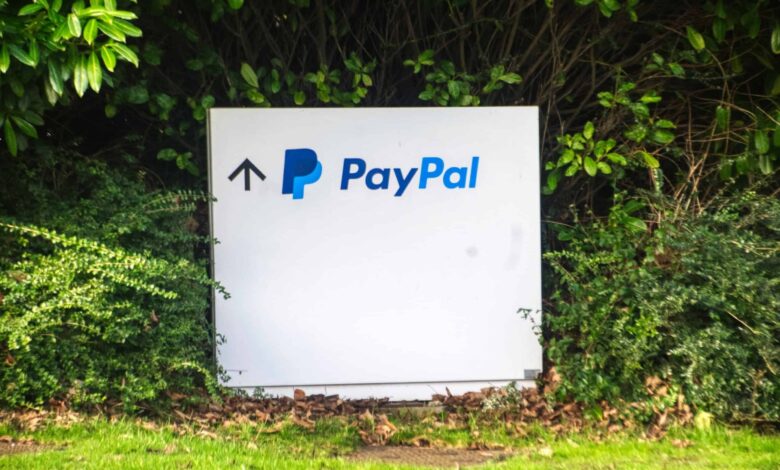 PayPal negocia venda para duas empresas