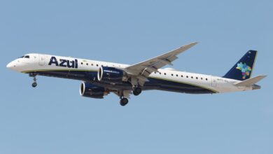 Falha global no GPS afeta jatos E2 da Embraer e leva Azul a cancelar 80 voos em diferentes aeroportos
