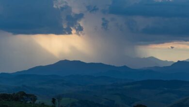 Inmet emite alerta vermelho de tempestades e risco de tornados no Sul