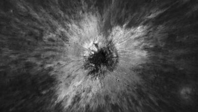 NASA descobre cratera na Lua maior do que o Coliseu; impacto de asteroide ou cometa passou despercebido