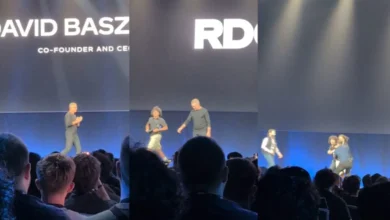 YouTuber invade palco da Roblox para protestar por segurança infantil