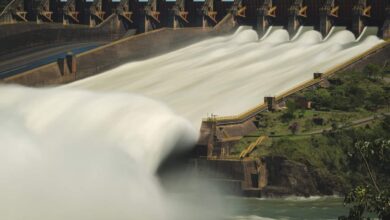 Cheia do rio Paraná ameaça áreas próximas à usina de Itaipu hoje