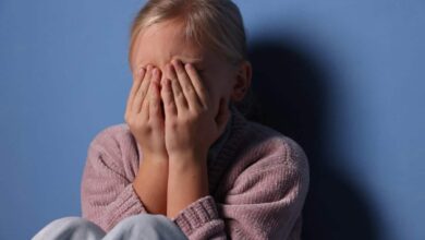 Imagens de abuso infantil geradas por IA crescem 40% em 2026
