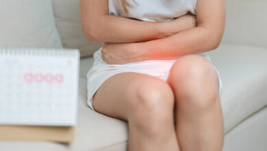 Mulher tem convulsões só na menstruação e lesão some após tratamento